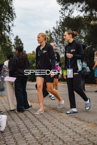 Emma Eichmeyer und Teamkolleginnen bei Trainingsaktivität in Genf