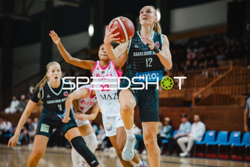 Basketballspiel Saarlouis Royals gegen Ravens de Geneve in Genf