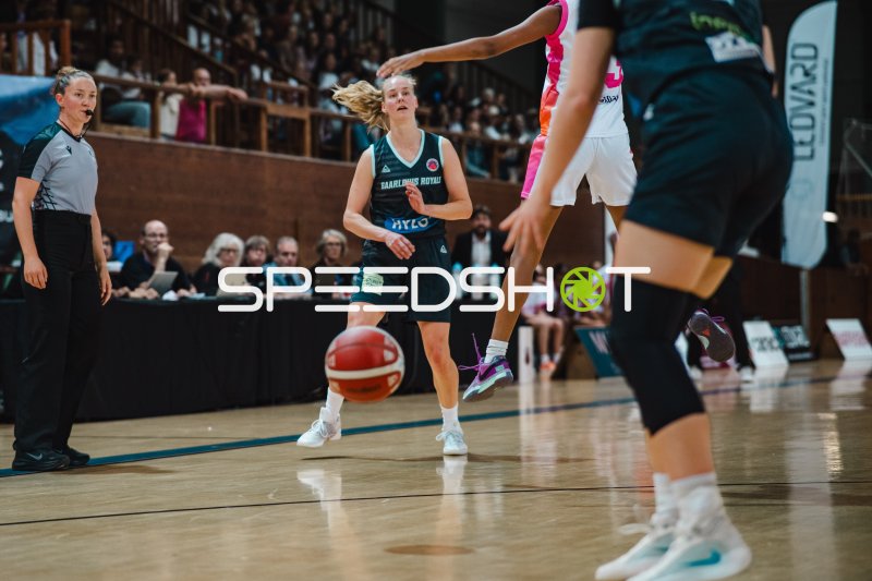 Basketballspiel Saarlouis Royals gegen Ravens de Geneve in Genf