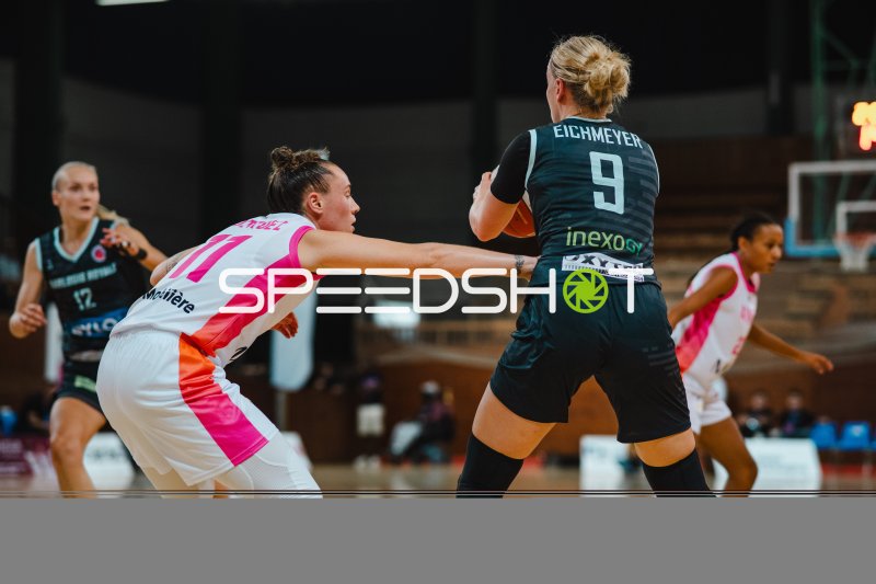 Emma Eichmeyer (#9; Ravens de Geneve) im Zweikampf gegen Saarlouis