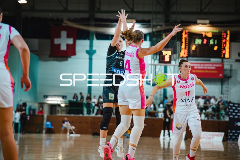 Melyssa Dutruel (#11; Ravens de Geneve) in Abwehraktion