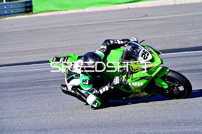 Kawasaki Ninja ZX-10R in Grün-Schwarz-Weiß auf Hockenheim