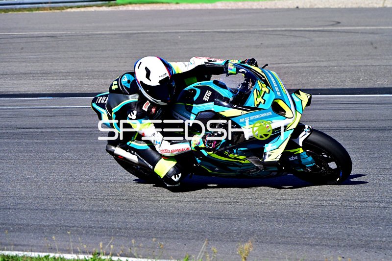 Motorrad in Kurvenfahrt auf dem Hockenheimring
