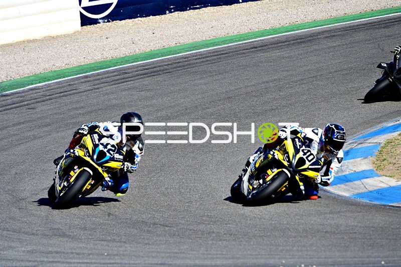 Motorrad-Zweikampf auf der Rennstrecke Hockenheim