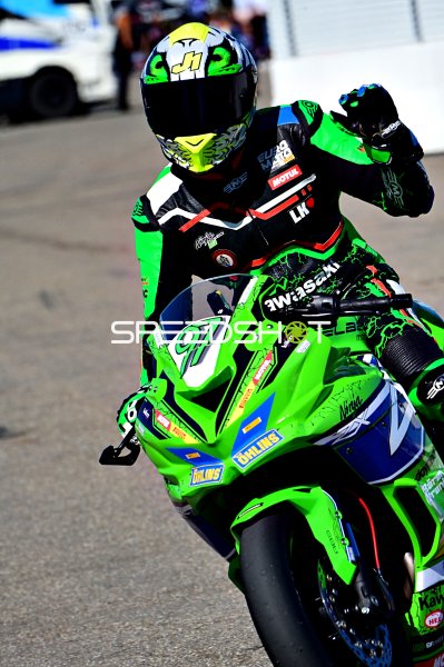 Kawasaki Ninja #07 in dynamischer Schräglage auf Hockenheim