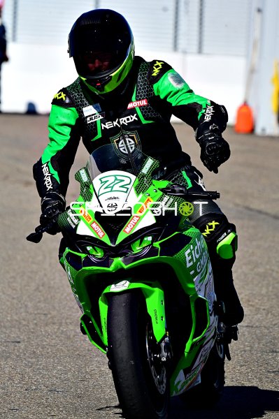Kawasaki Ninja ZX-10R #22 auf der Rennstrecke Hockenheim