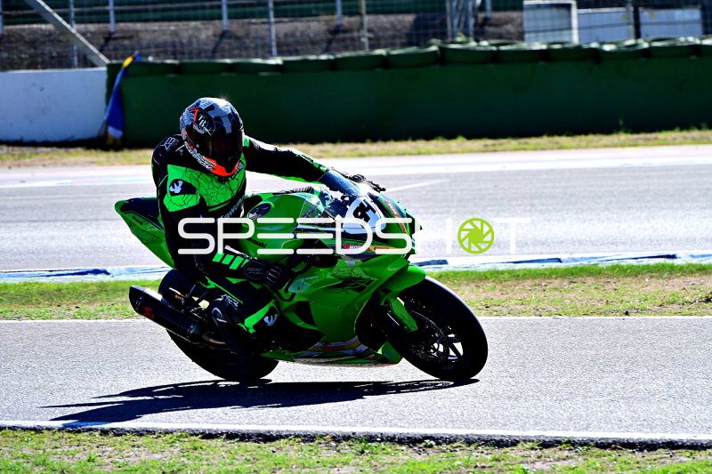 Kawasaki Ninja ZX-10R #91 in Schräglage auf dem Hockenheimring
