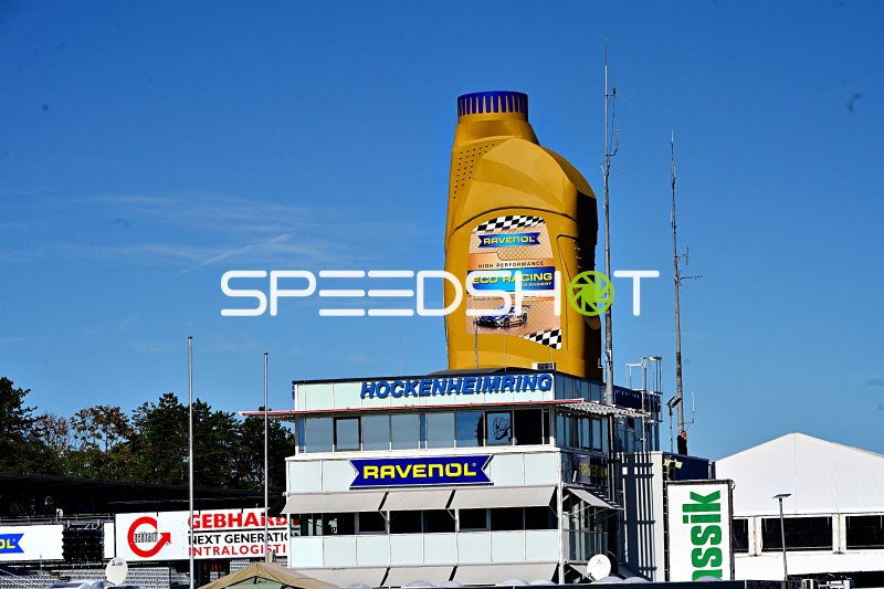 Hockenheimring-Landmark: Ikonische Ölkanne mit Ravenol-Branding