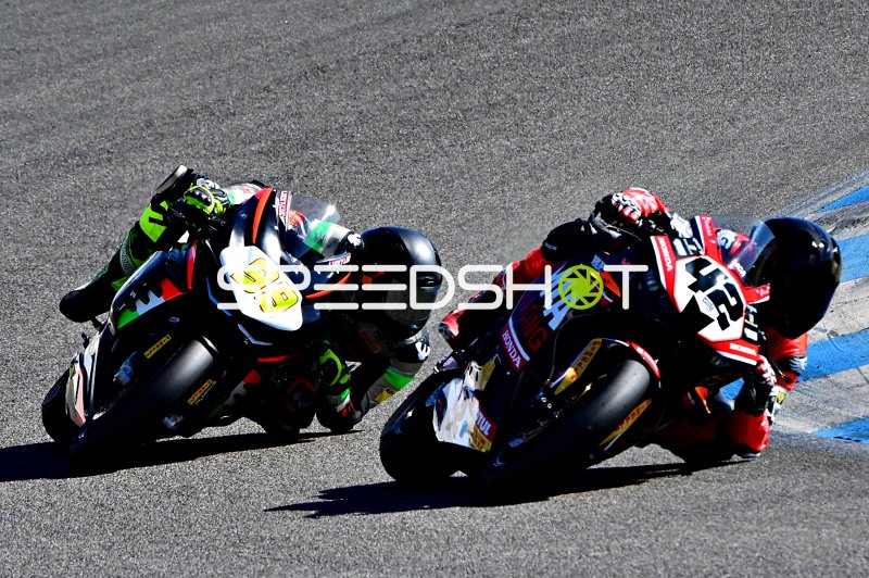 Motorrad-Zweikampf auf der Rennstrecke Hockenheim