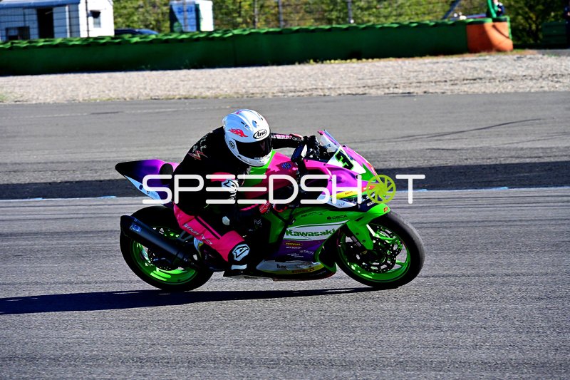 Kawasaki Ninja ZX-10R in Neongrün und Magenta auf Hockenheimring