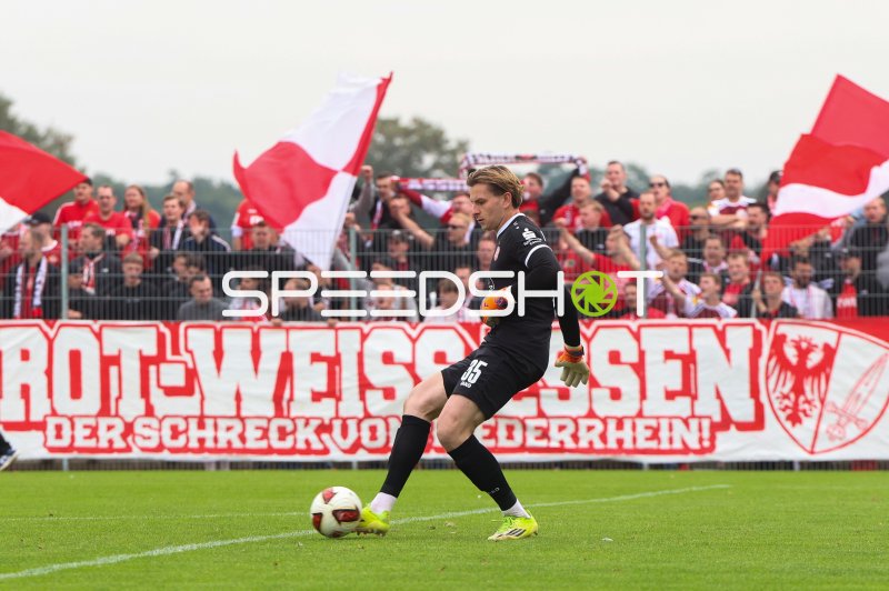 Felix Wienand (#35; Rot-Weiss Essen) beim Aufwärmen im Stadion an der Römerstraße