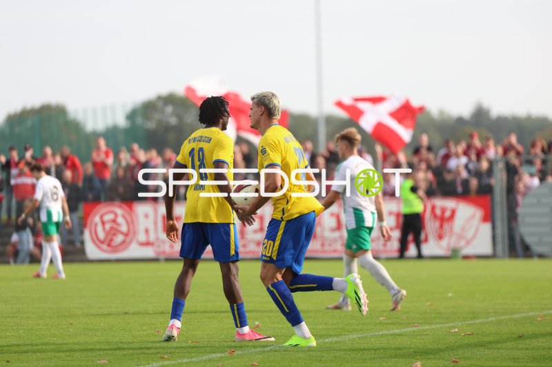 Rot-Weiss Essen gegen Sportfreunde Broekhuysen in Straelen