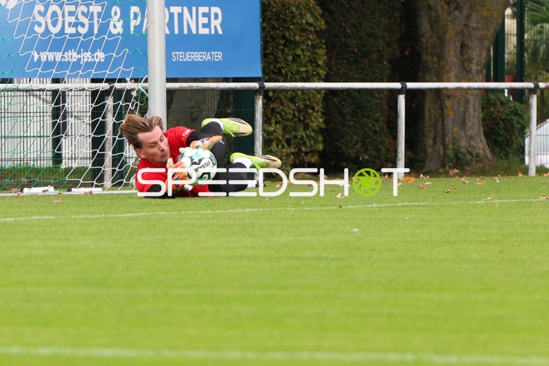 Felix Wienand (#35; Rot-Weiss Essen) pariert Schuss