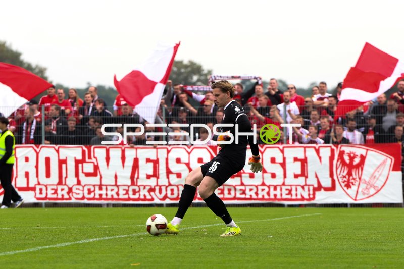 Felix Wienand (#35; Rot-Weiss Essen) beim Aufwärmen