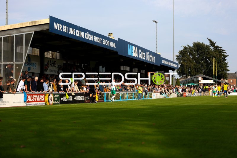 Stadion an der Römerstraße in Straelen während Fußballspiel
