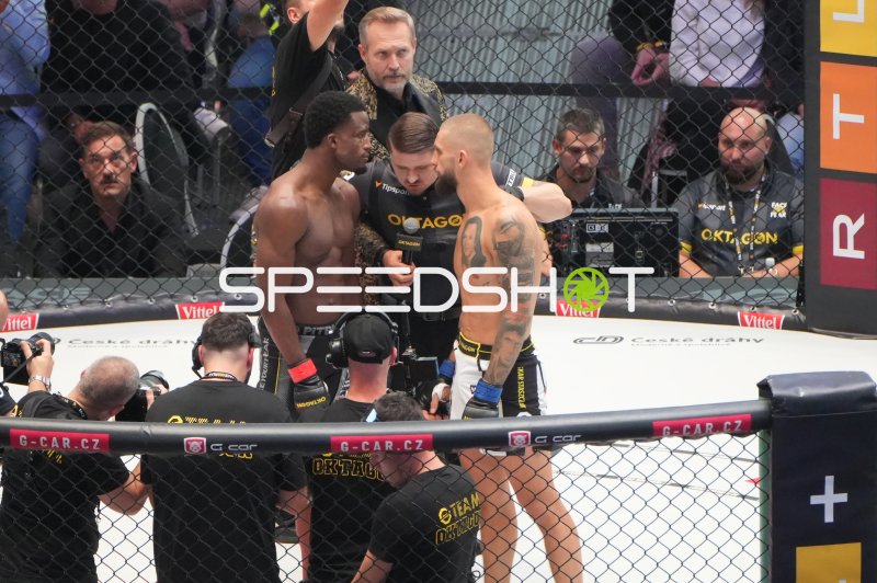 MMA-Kämpfer nach Kampf im Octagon, Deutsche Bank Park Frankfurt