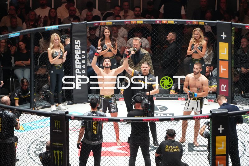 Tamerlan Dulatov feiert Sieg in der Octagon-Arena