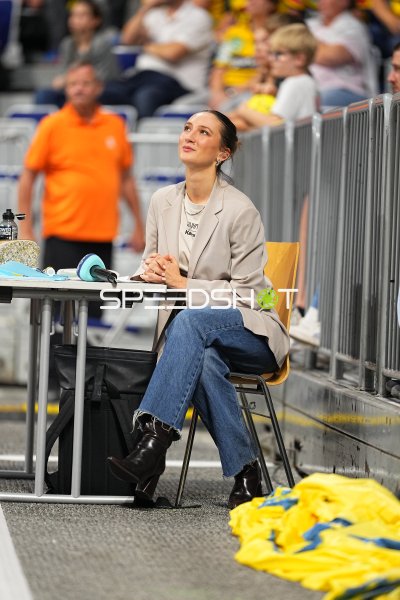 Person an der Seitenlinie in der SAP Arena Mannheim