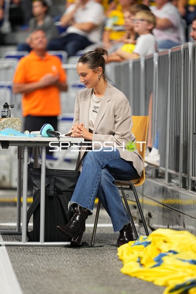 Moderatorin bei Veranstaltung in der SAP Arena Mannheim