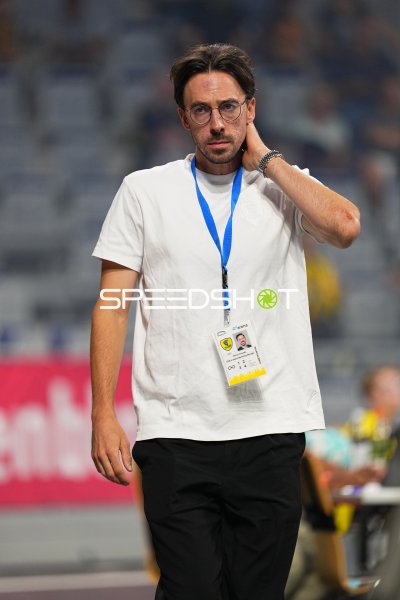 Patrick Groetzki trägt Akkreditierung in der SAP Arena