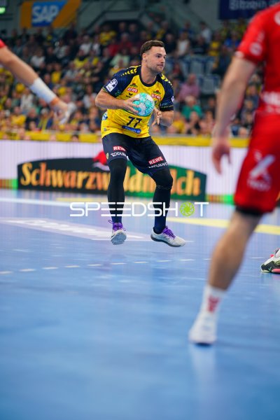 Dani Baijens (#77; Rhein Neckar Löwen) im Spielaufbau