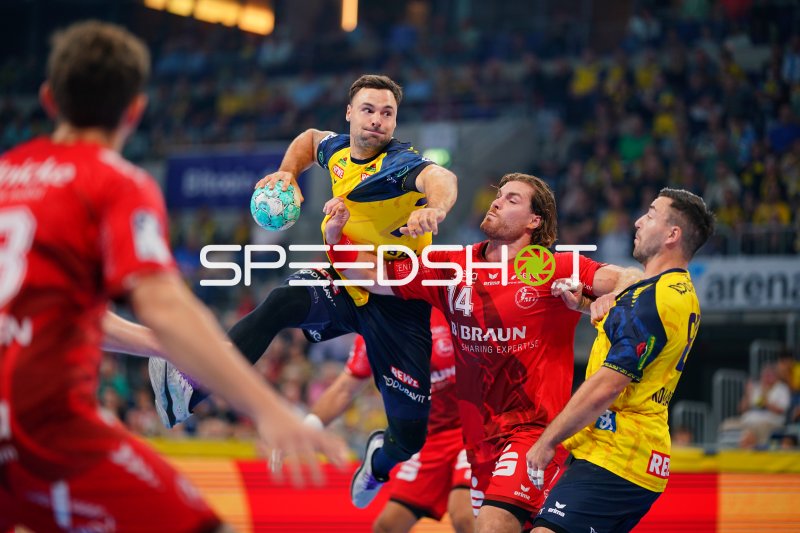 Dani Baijens (#77; Rhein Neckar Löwen) im Sprungwurf gegen MT Melsungen