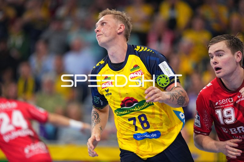 Edwin Aspenbäck (#78; Rhein Neckar Löwen) gegen Reynir Thor Stefansson (#19; MT Melsungen)