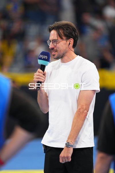 Patrick Groetzki (#24; Rhein Neckar Löwen) bei Moderation in der SAP Arena