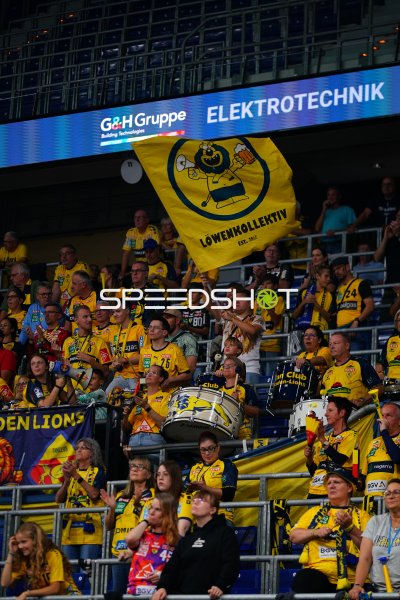 Rhein Neckar Löwen Fans in der SAP Arena Mannheim