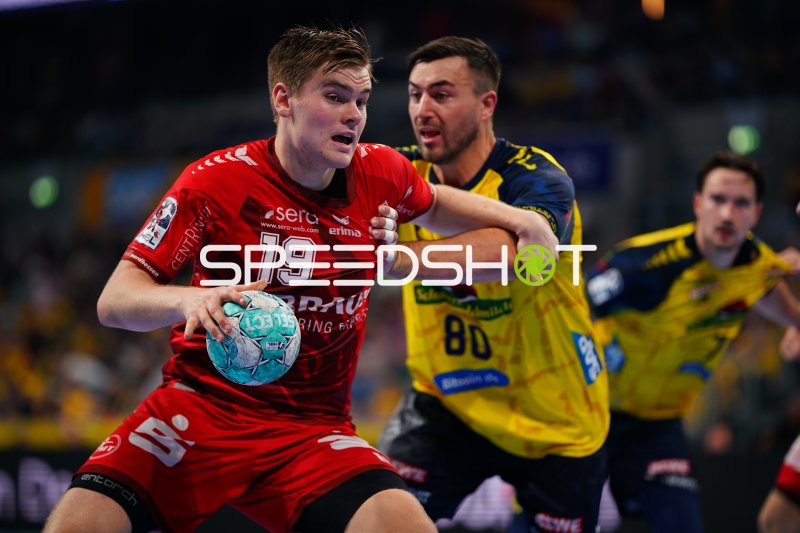 Reynir Thor Stefansson (#19; MT Melsungen) gegen Jannik Kohlbacher (#80; Rhein Neckar Löwen)