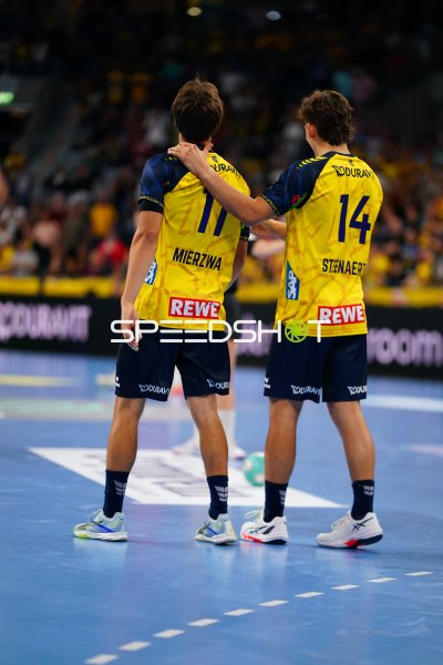 Niclas Mierzwa (#11; Rhein Neckar Löwen) und Gino Steenaerts (#14; Rhein Neckar Löwen) in der SAP Arena