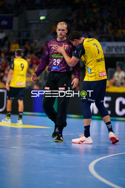 David Späth (#29; Rhein Neckar Löwen) im Spieleinsatz gegen Gegner in Gelb