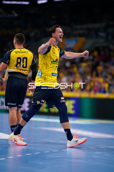 Robert Timmermeister (#7; Rhein Neckar Löwen) jubelt in der SAP Arena