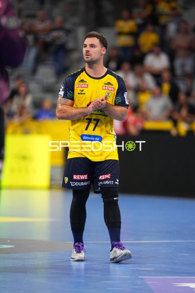 Dani Baijens (#77; Rhein Neckar Löwen) während Spielunterbrechung