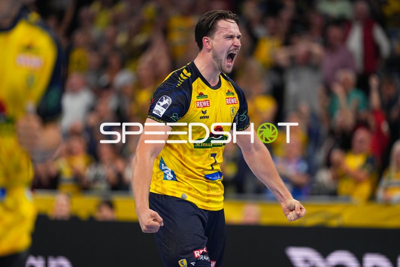Robert Timmermeister (#7; Rhein Neckar Löwen) jubelt in der SAP Arena
