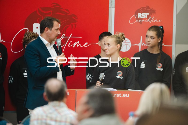 Offizielle bei Pressekonferenz in Osnabrück