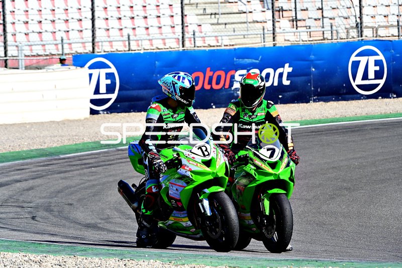 Kawasaki Ninja ZX-10R #7 und #1 in Formation auf Hockenheimring