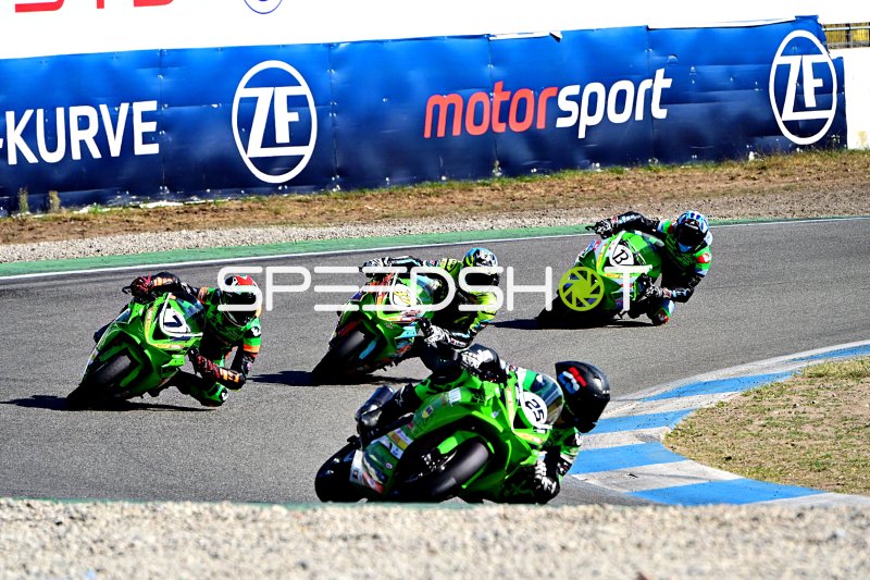 Kawasaki-Motorräder im intensiven Mehrfach-Duell auf Hockenheim