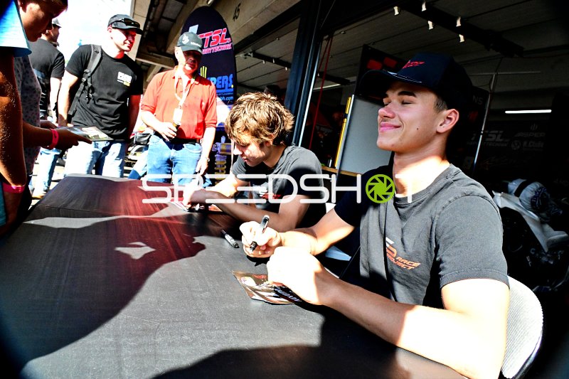 Autogrammstunde in der Motorsport-Hospitality in Hockenheim