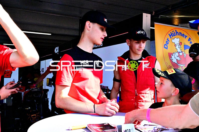 MCA Racing Team bei Autogrammstunde in Hockenheim