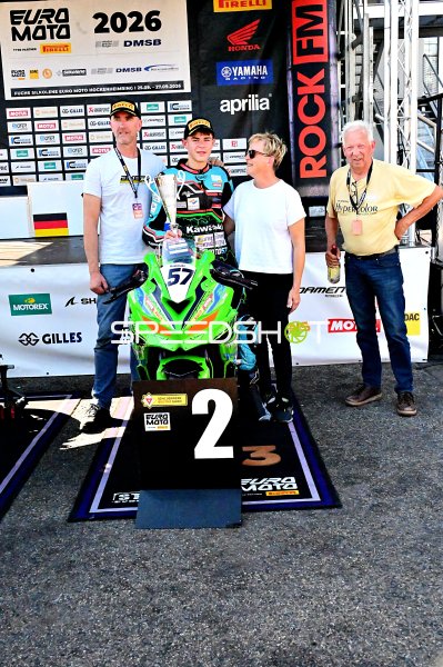 Kawasaki-Fahrer #57 auf Podium 2 bei der EURO MOTO 2026 in Hockenheim