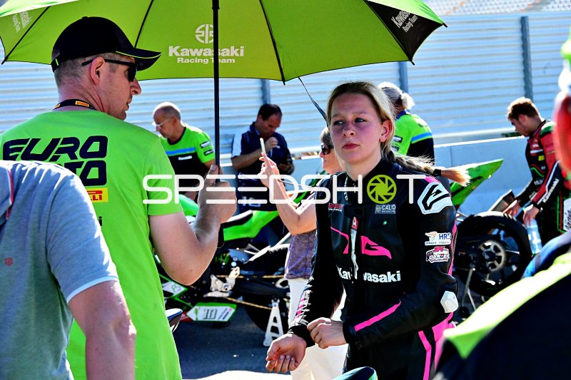 Kawasaki Racing Team Briefing in der Boxengasse auf dem Hockenheimring