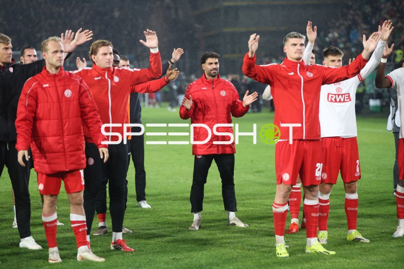 Rot-Weiss Essen bedankt sich nach Auswärtsspiel in Münster