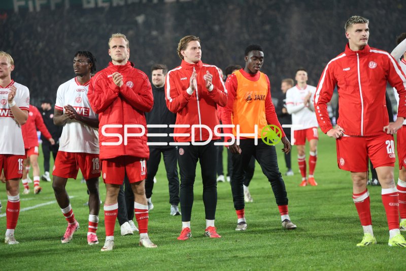 Rot-Weiss Essen nach Spielende im Preußen-Stadion