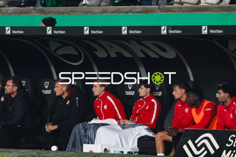 Rot-Weiss Essen Trainerbank im Preußen-Stadion Münster