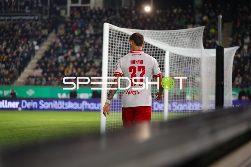 Jannik Hofmann (#37; Rot-Weiss Essen) vor dem Tor im Preußen-Stadion