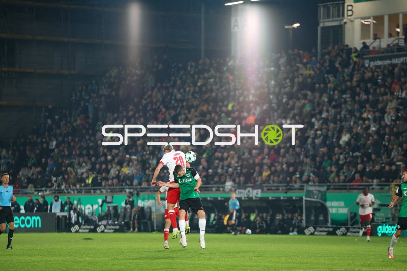 Luftduell im Preußen-Stadion: Rot-Weiß Essen gegen Preußen Münster