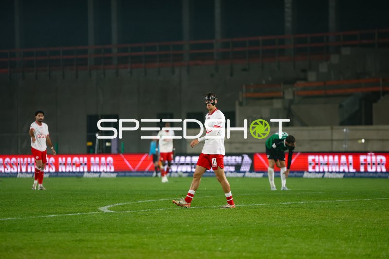 Spieler von Rot-Weiß Essen (#10) im Preußen-Stadion Münster