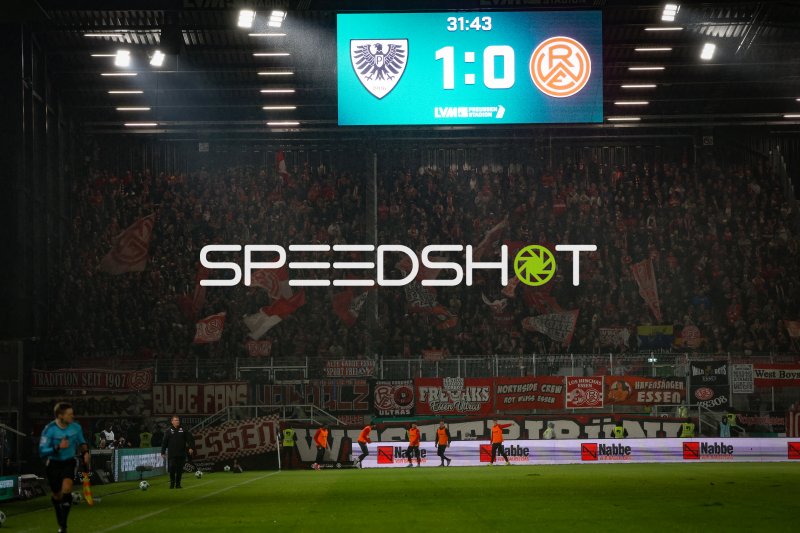 Preußen Münster führt 1:0 gegen Rot-Weiß Essen im Preußen-Stadion