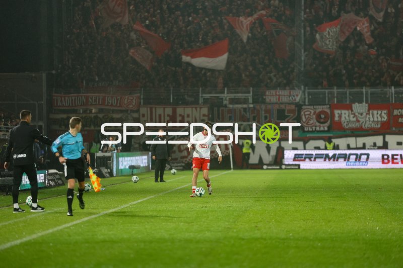 Rot-Weiss Essen Spieler mit Ball im Preußen-Stadion Münster